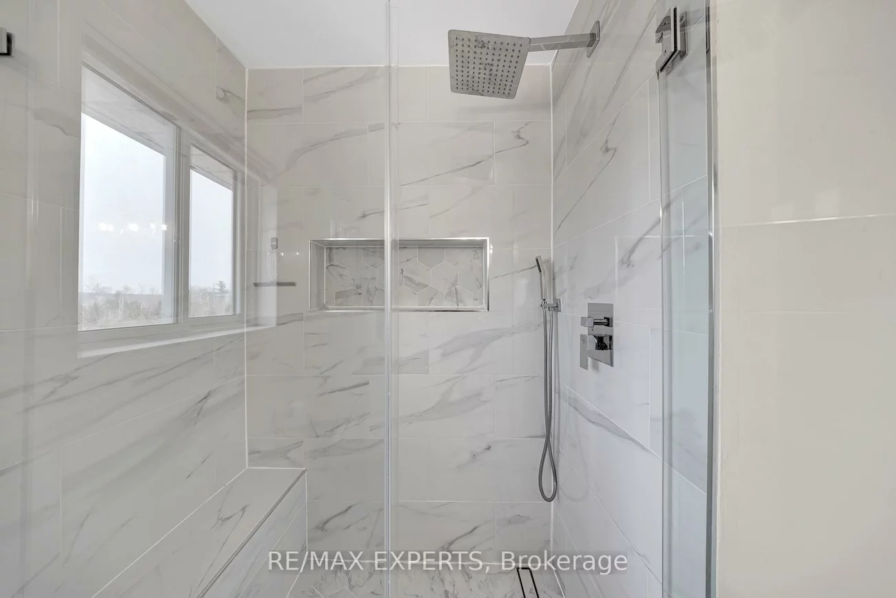 28, Bishop, Ardagh, Barrie