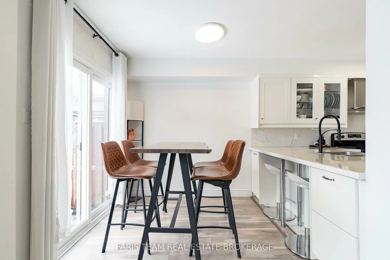 233, Stanley, East Bayfield, Barrie