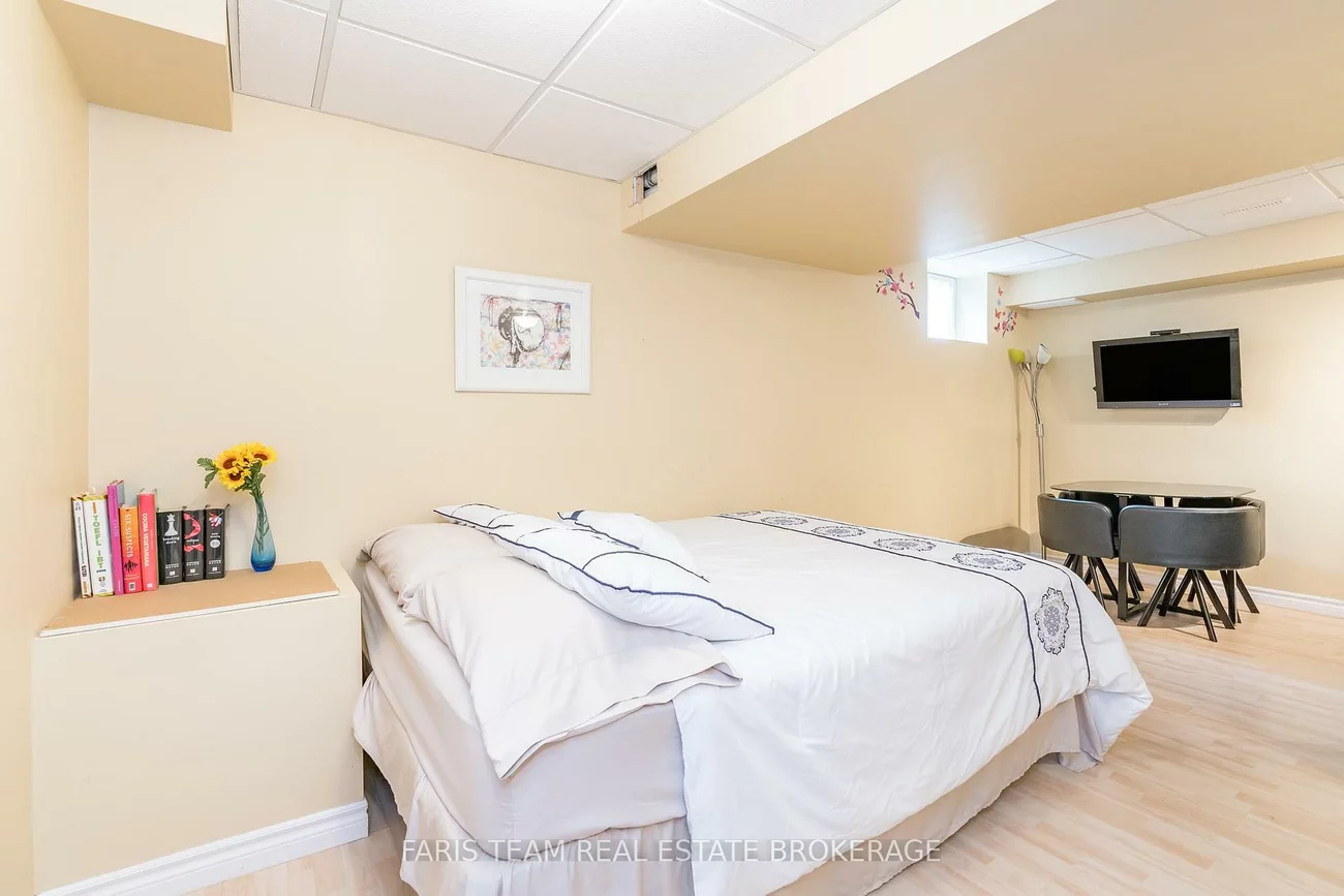 233, Stanley, East Bayfield, Barrie