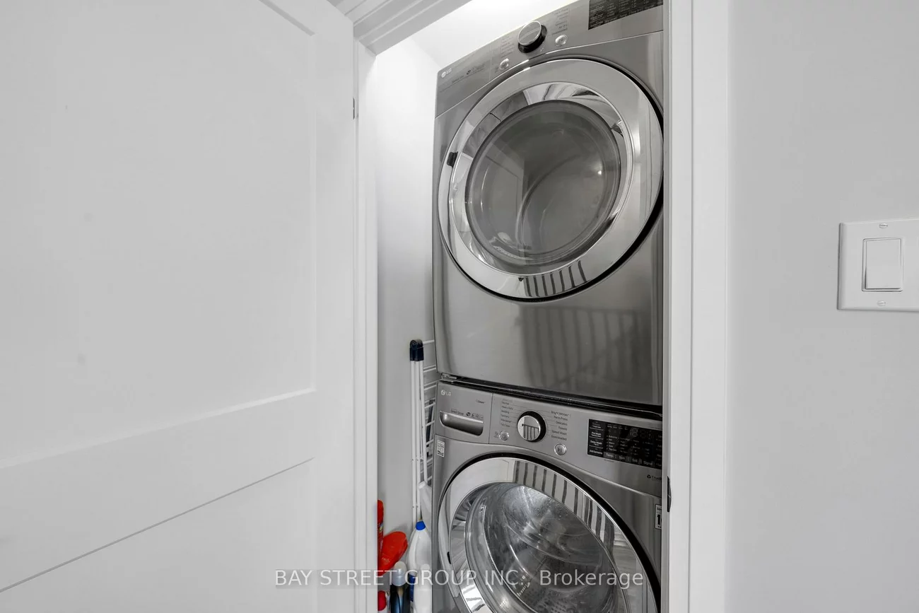 1, Stonehart, East Bayfield, Barrie