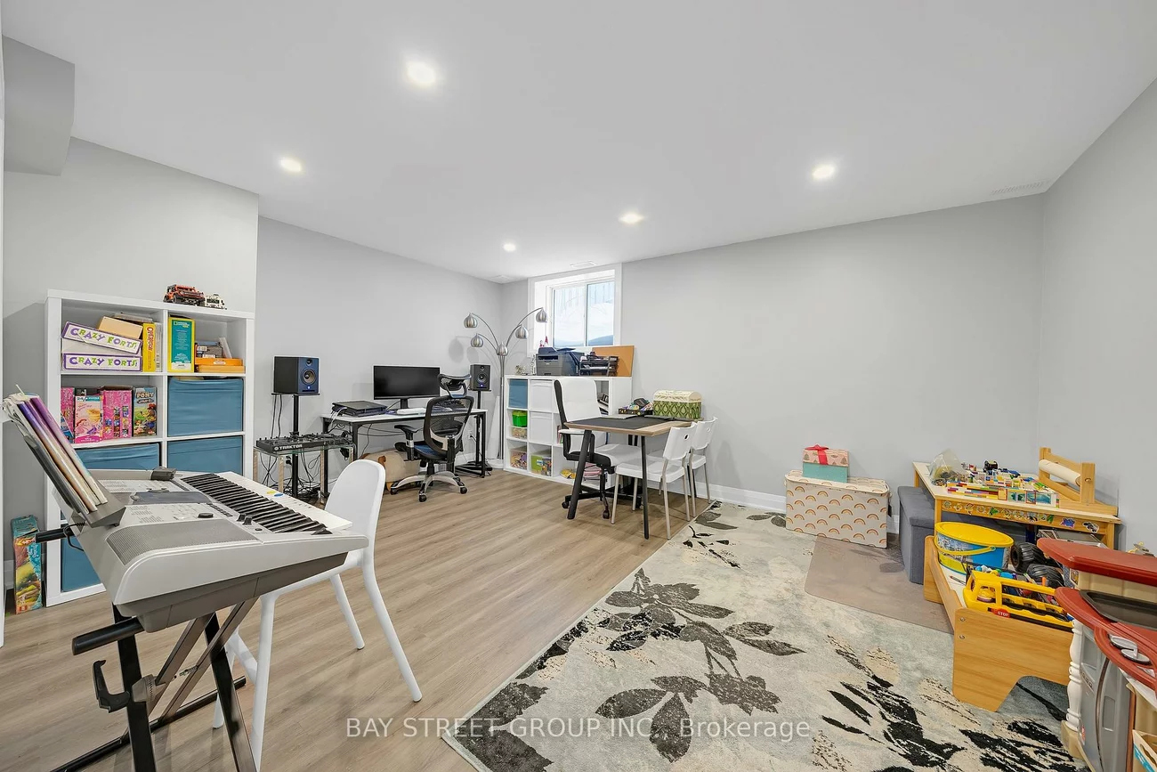 1, Stonehart, East Bayfield, Barrie