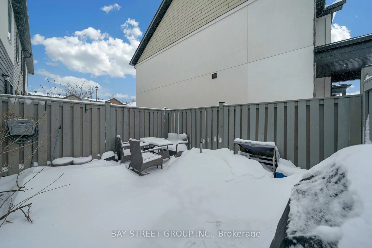 1, Stonehart, East Bayfield, Barrie