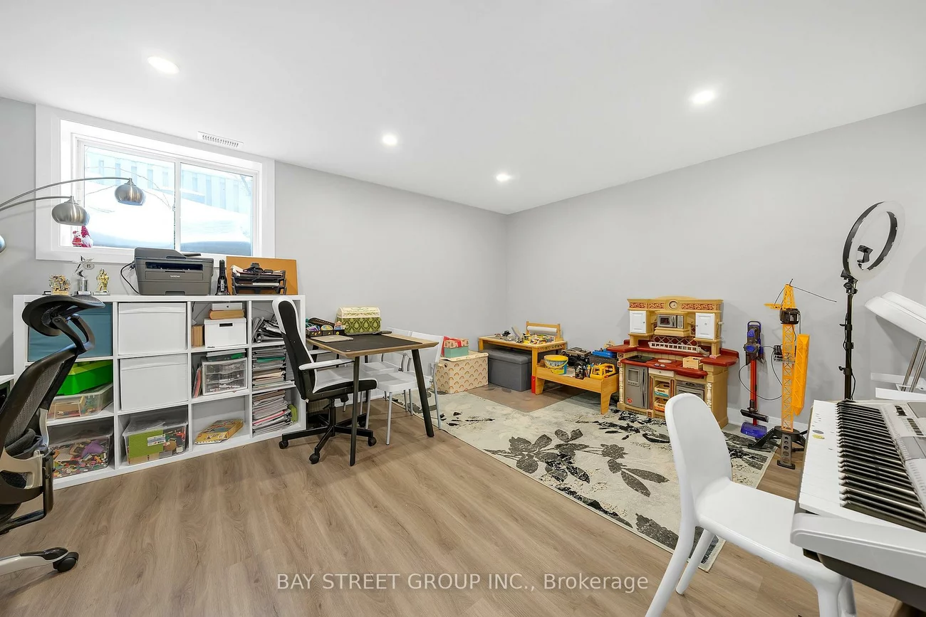 1, Stonehart, East Bayfield, Barrie