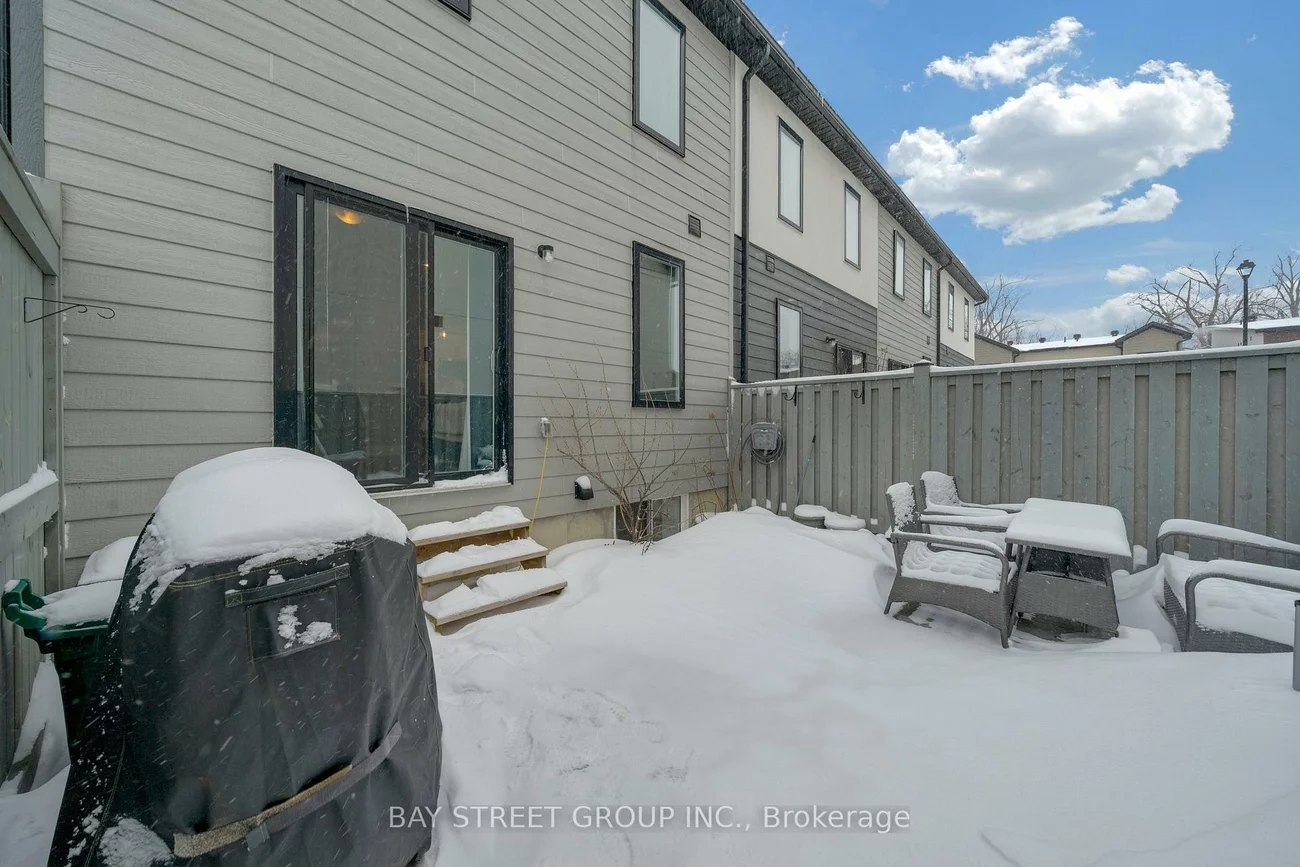 1, Stonehart, East Bayfield, Barrie