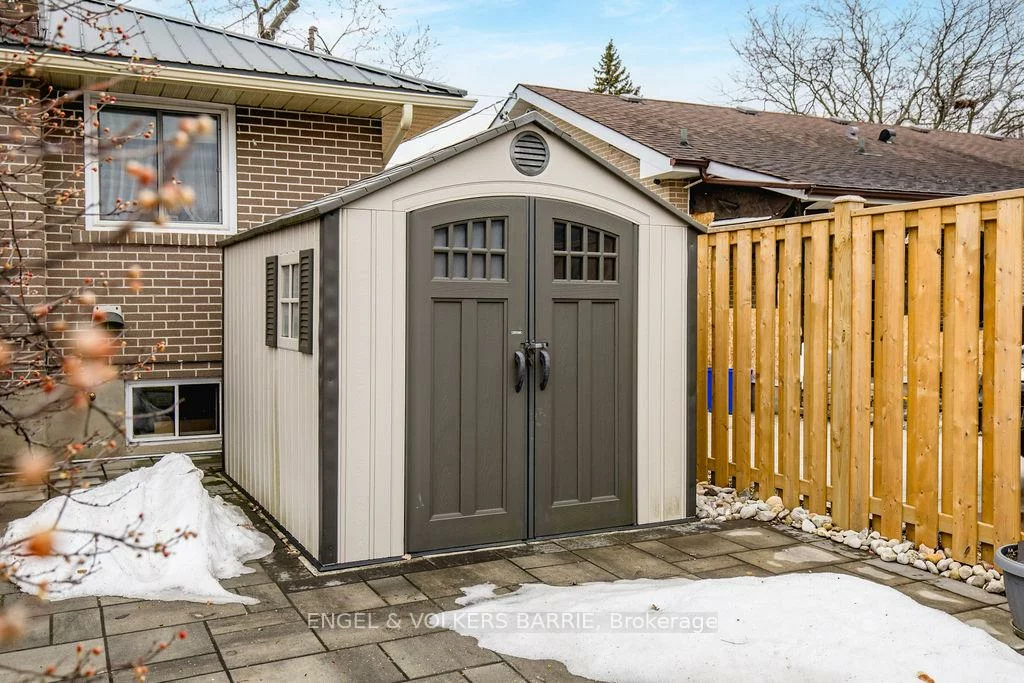 68, Ottaway, Wellington, Barrie