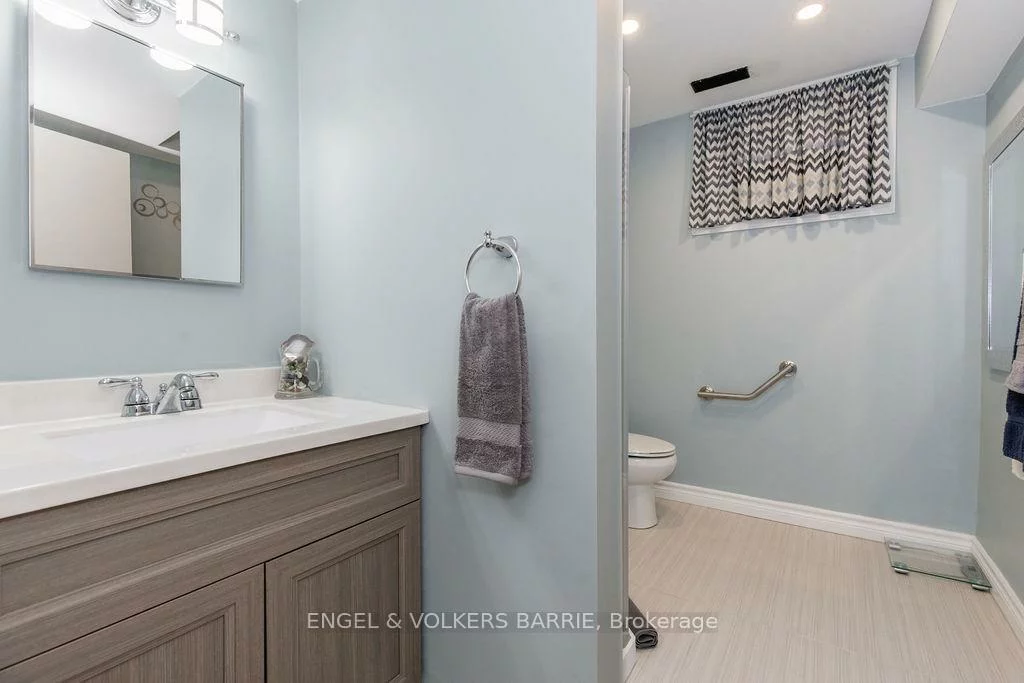 68, Ottaway, Wellington, Barrie