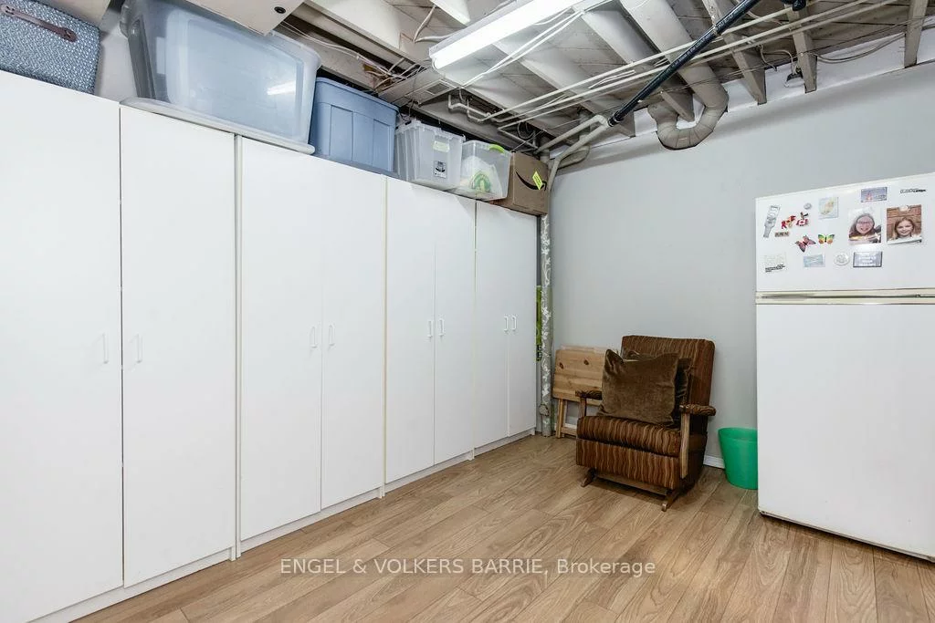 68, Ottaway, Wellington, Barrie