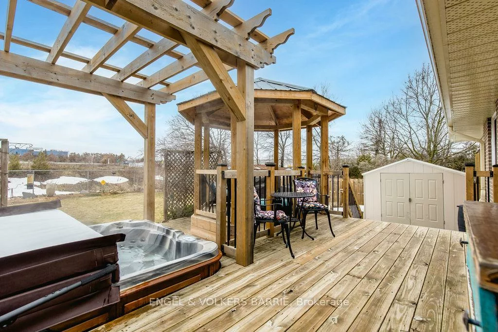 68, Ottaway, Wellington, Barrie