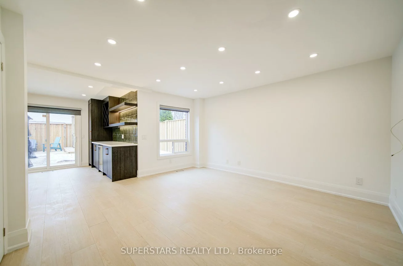 163, Brucker, Holly, Barrie