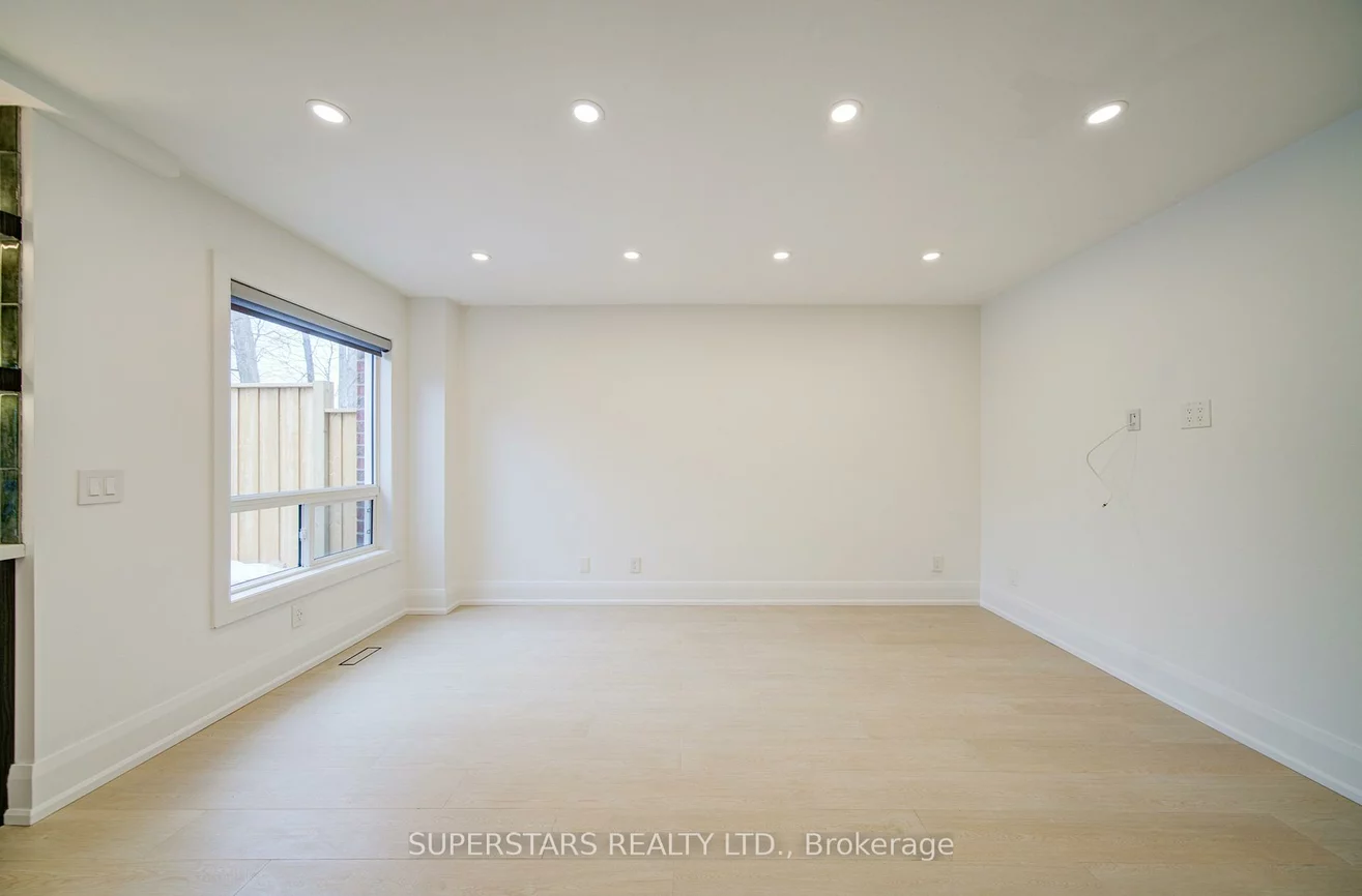 163, Brucker, Holly, Barrie