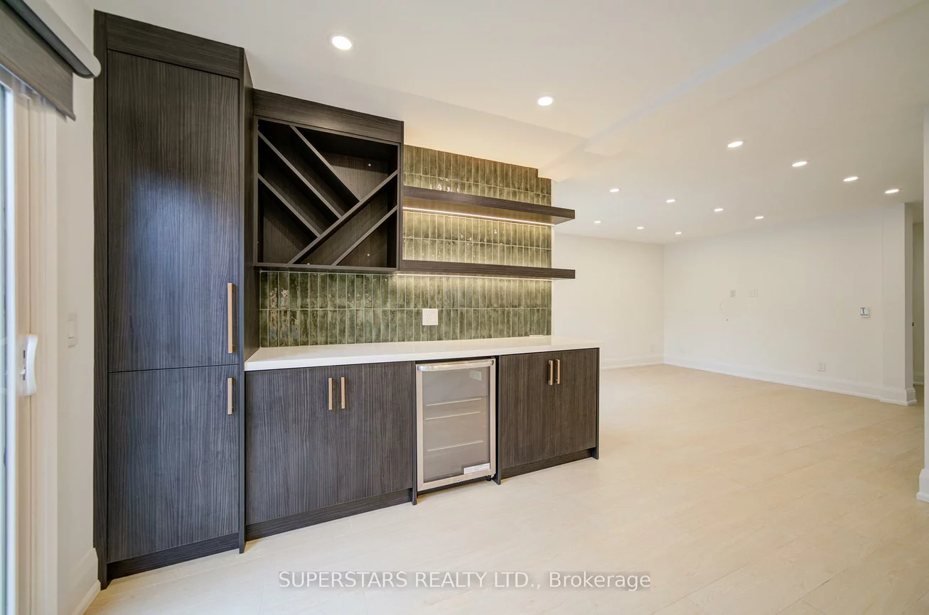 163, Brucker, Holly, Barrie