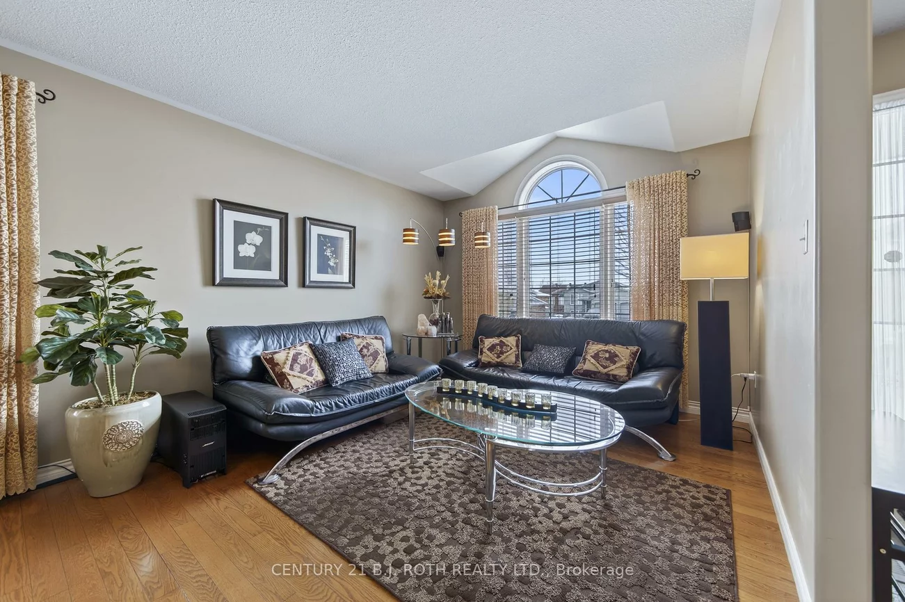 115, Lion's Gate, Little Lake, Barrie