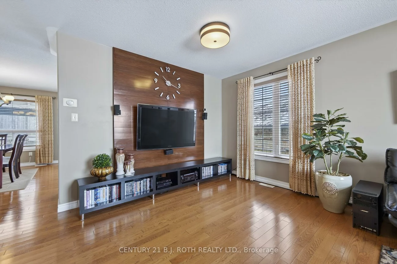 115, Lion's Gate, Little Lake, Barrie