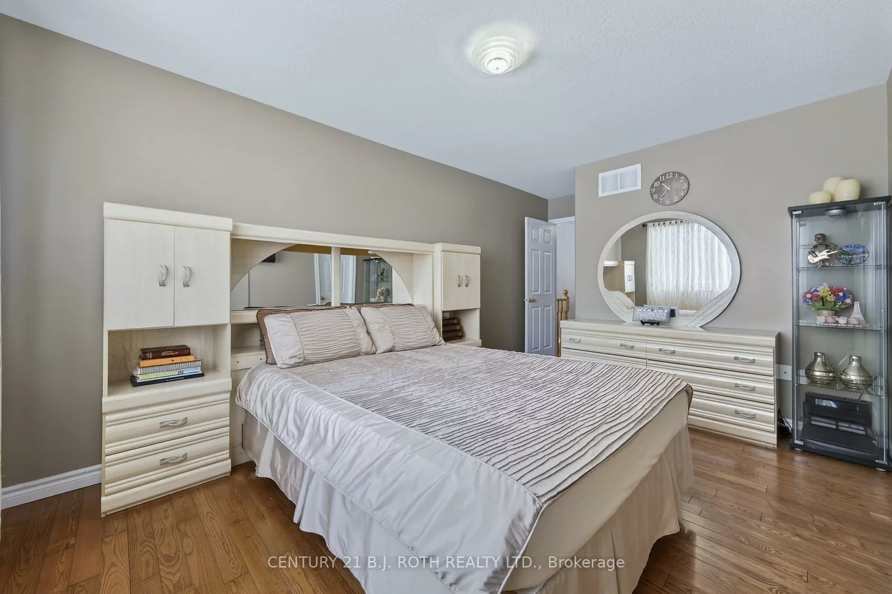 115, Lion's Gate, Little Lake, Barrie