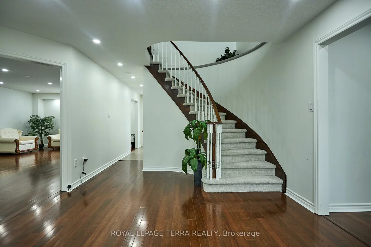 59, Russell Hill, Painswick South, Barrie