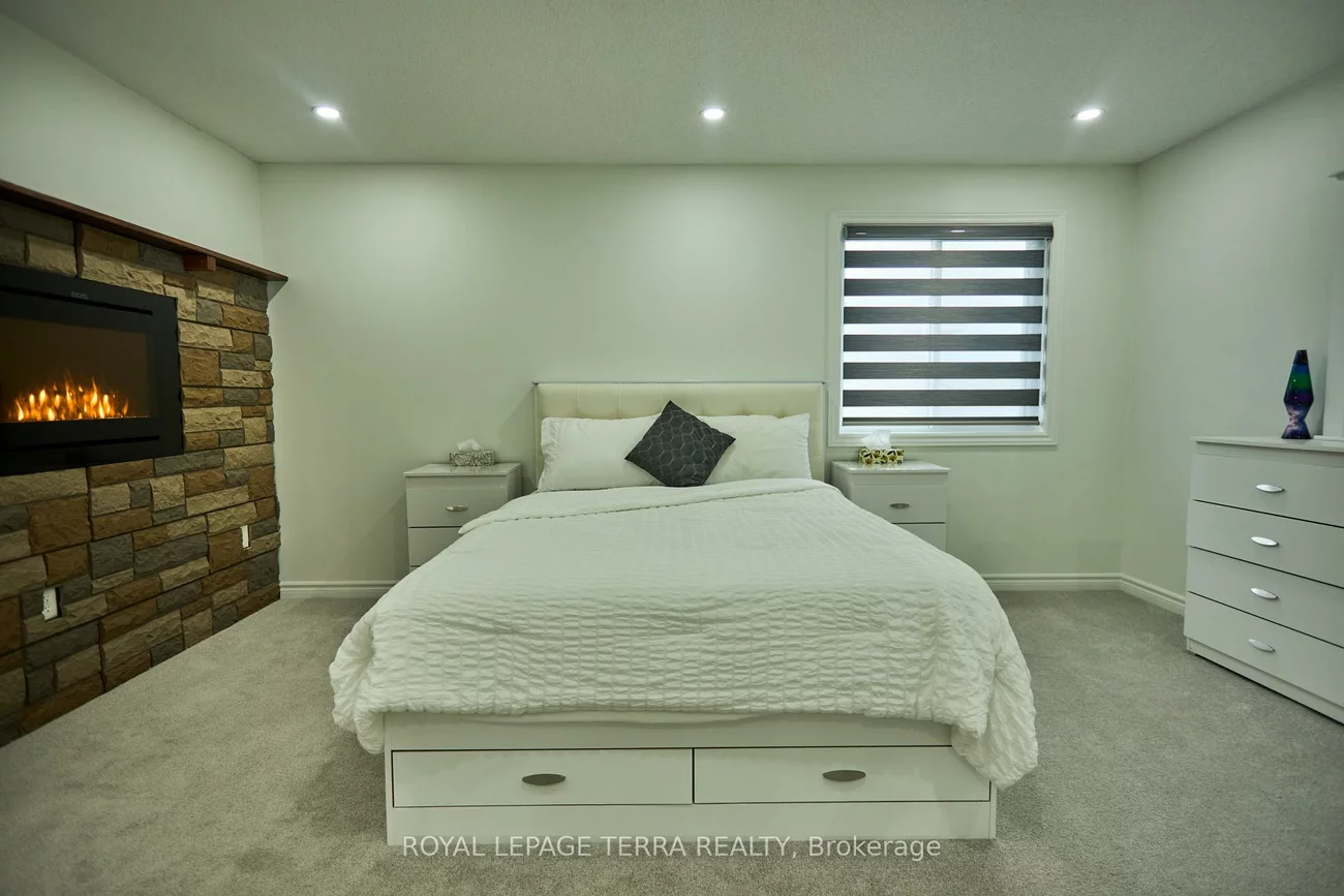 59, Russell Hill, Painswick South, Barrie