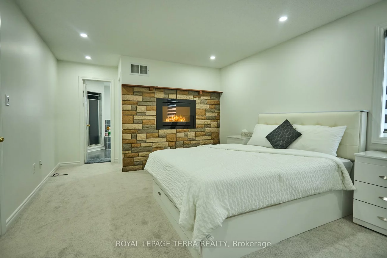 59, Russell Hill, Painswick South, Barrie