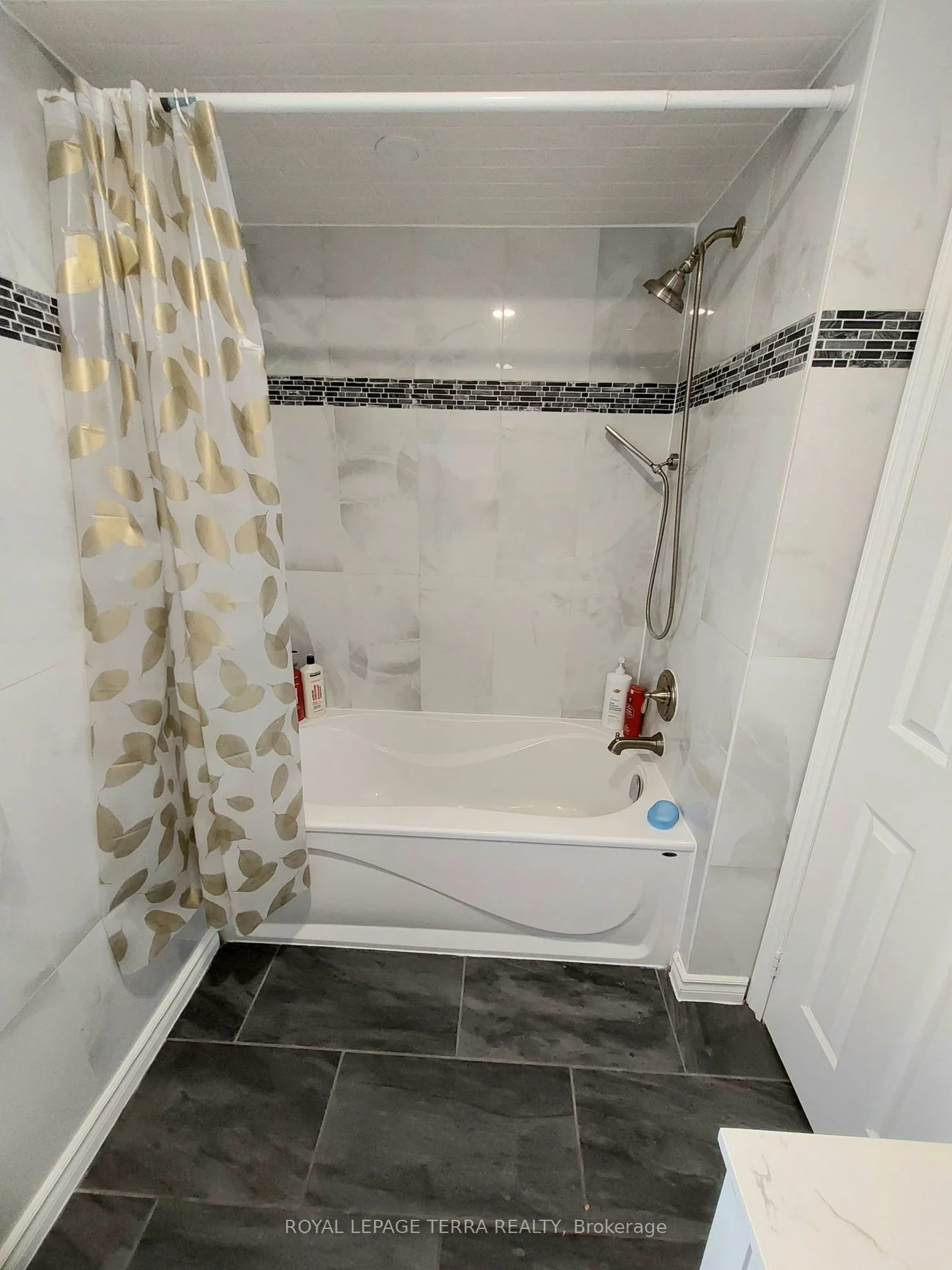 59, Russell Hill, Painswick South, Barrie