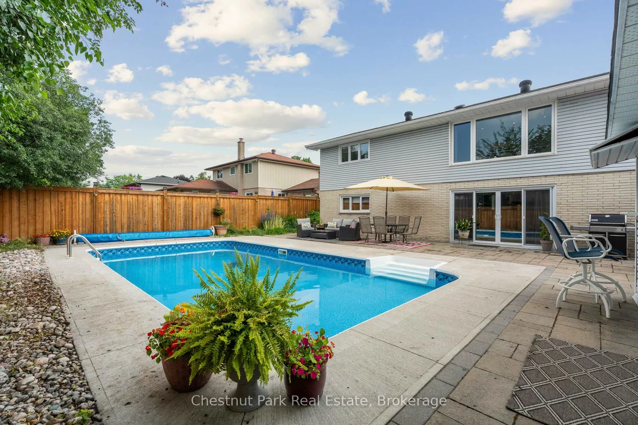 16, Davies, Grove East, Barrie