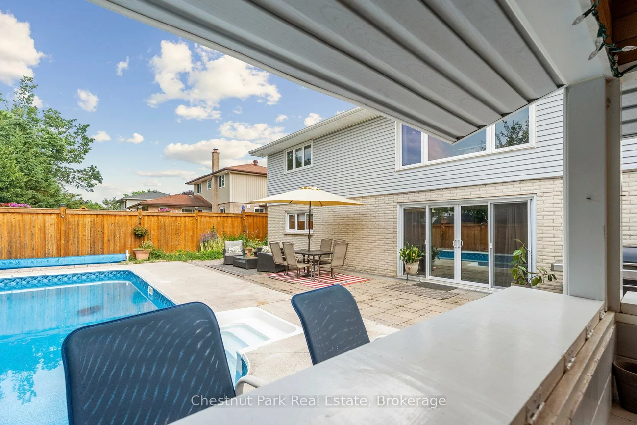 16, Davies, Grove East, Barrie