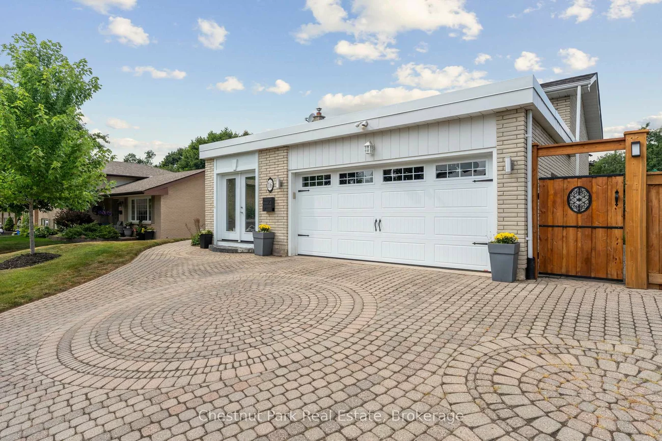 16, Davies, Grove East, Barrie