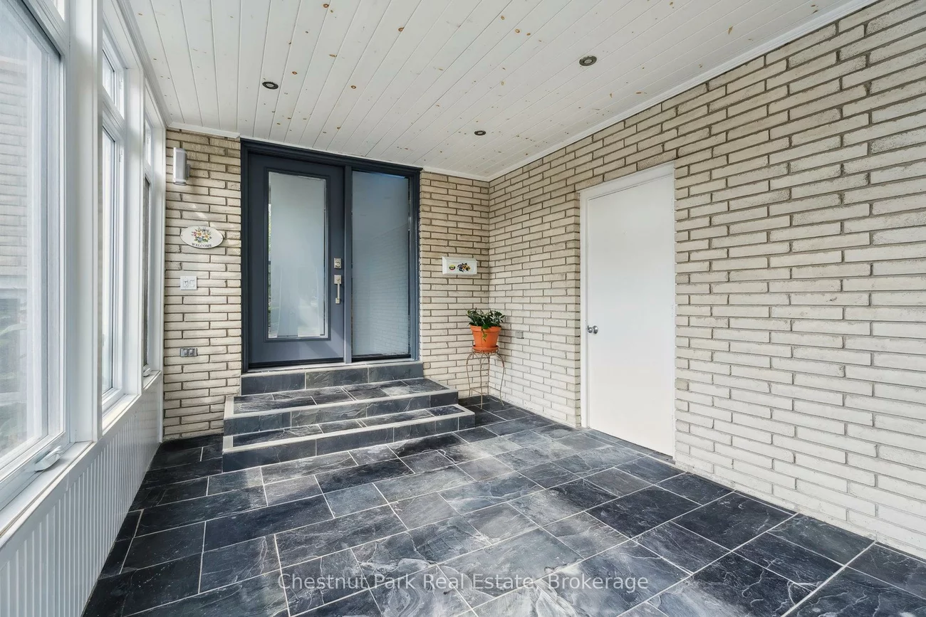 16, Davies, Grove East, Barrie