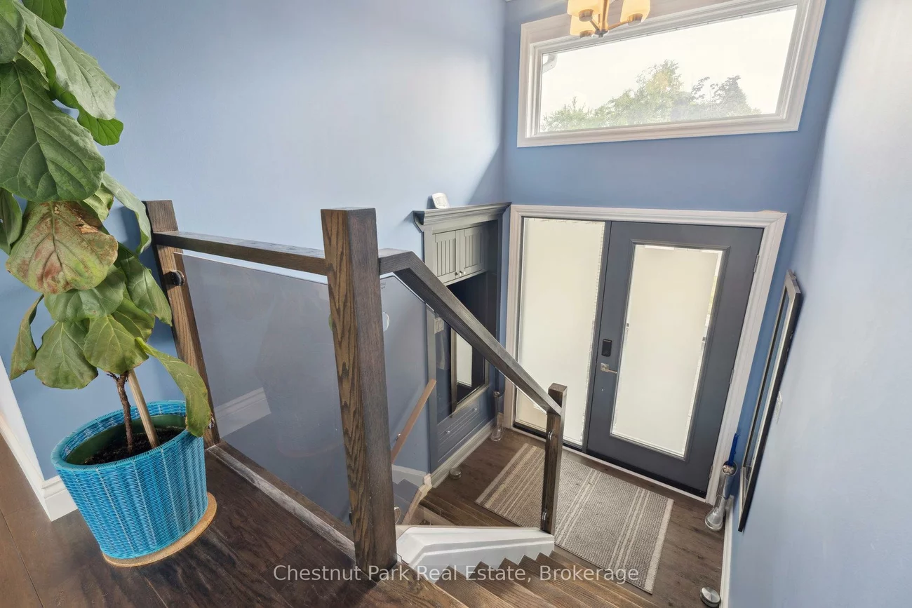16, Davies, Grove East, Barrie