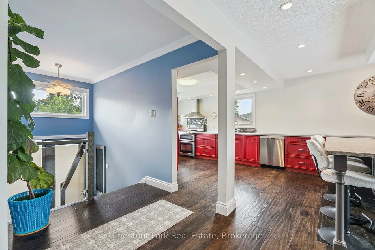 16, Davies, Grove East, Barrie