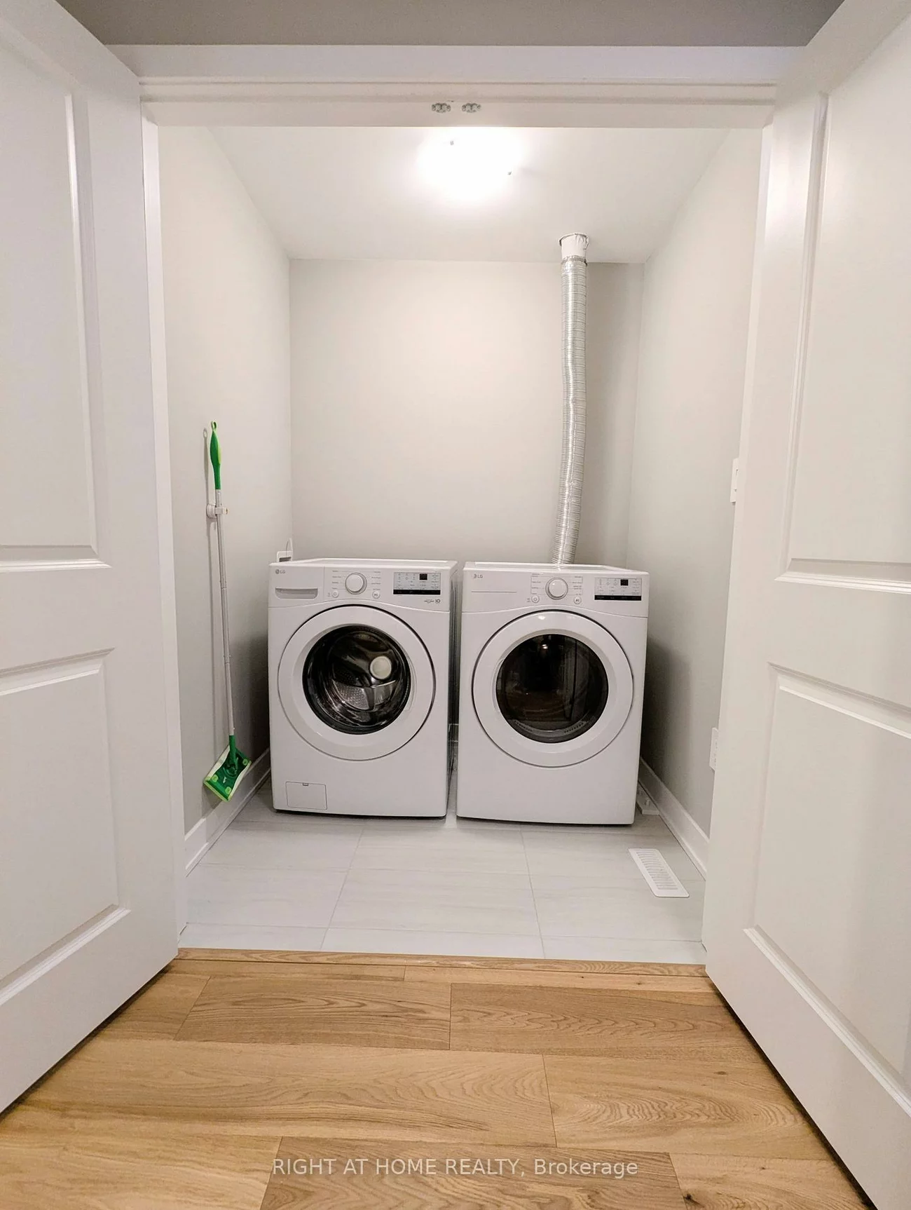 22, Westwood, Painswick South, Barrie