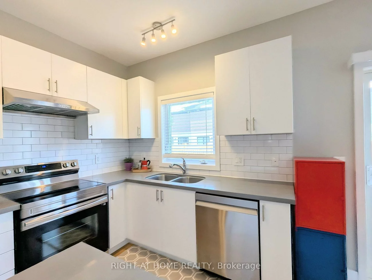 22, Westwood, Painswick South, Barrie