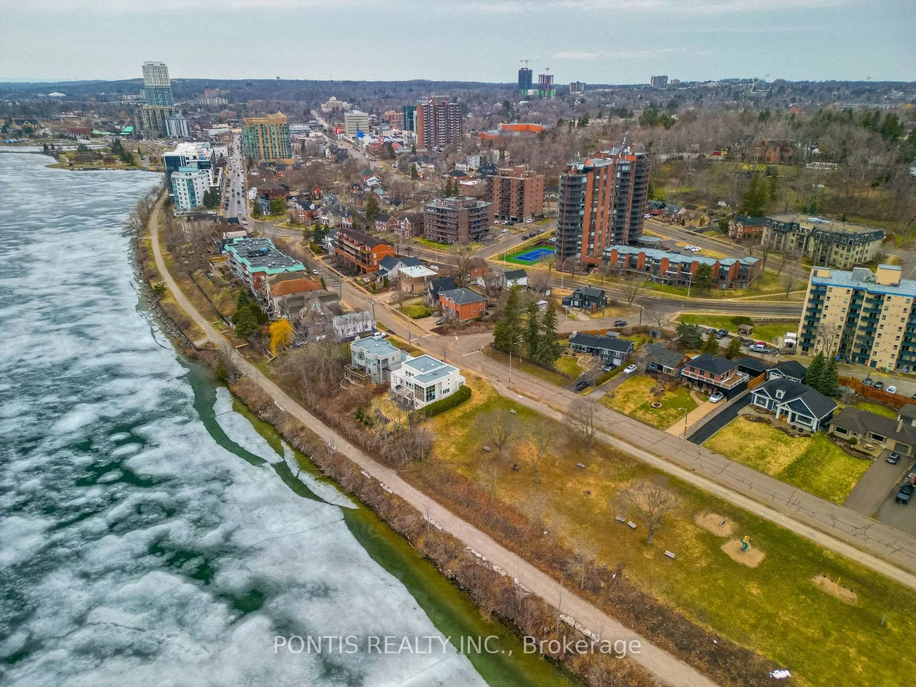 38, Kempenfelt, City Centre, Barrie