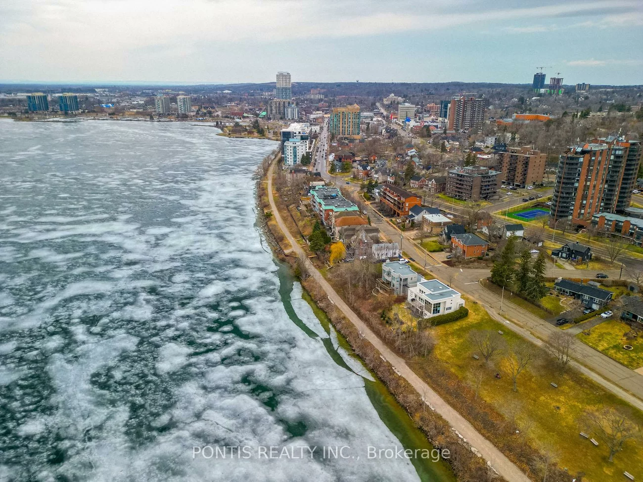 38, Kempenfelt, City Centre, Barrie