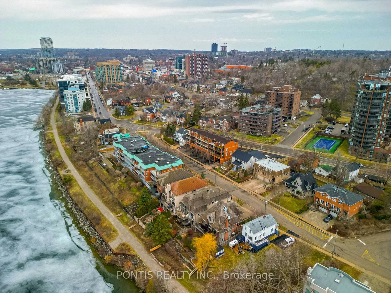 38, Kempenfelt, City Centre, Barrie