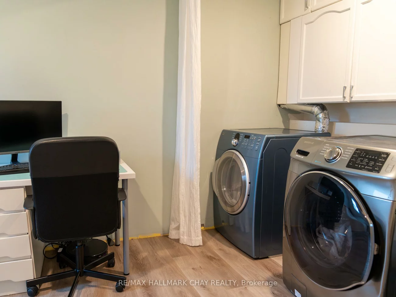 163, Columbia, Holly, Barrie