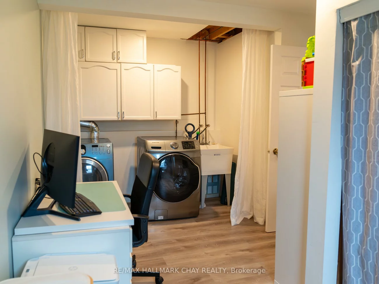 163, Columbia, Holly, Barrie