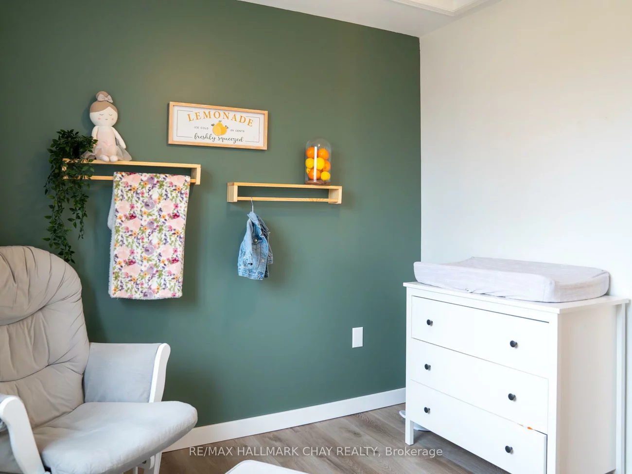 163, Columbia, Holly, Barrie