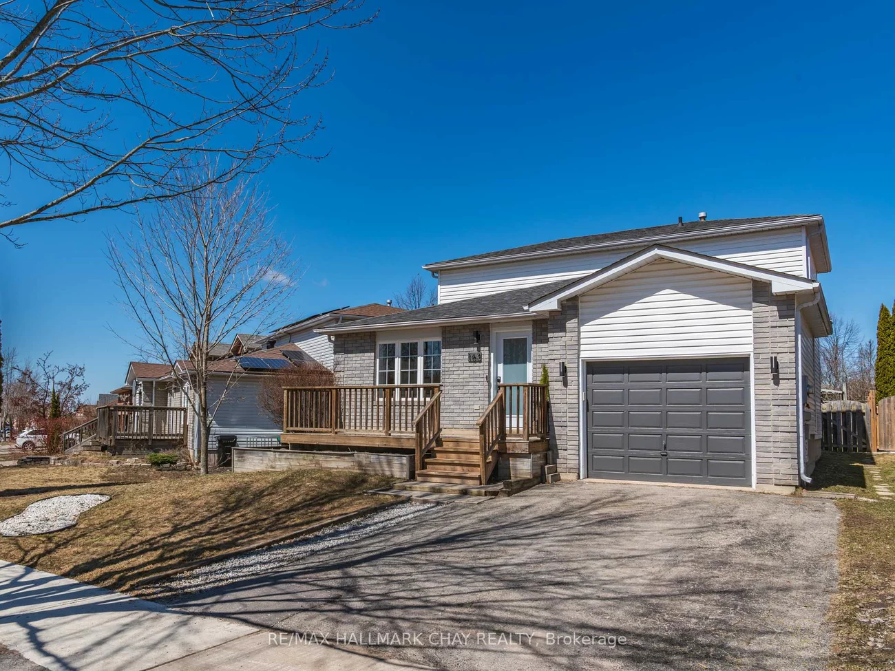 163, Columbia, Holly, Barrie