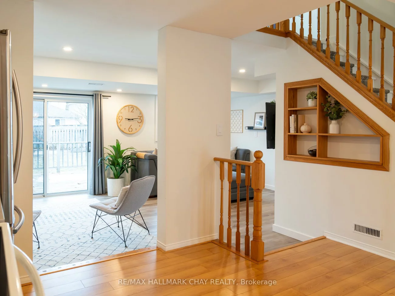 163, Columbia, Holly, Barrie