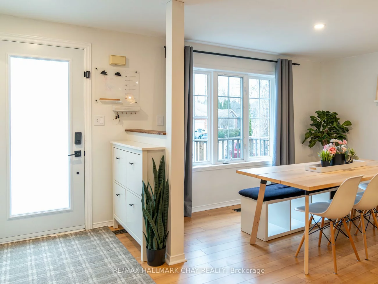 163, Columbia, Holly, Barrie