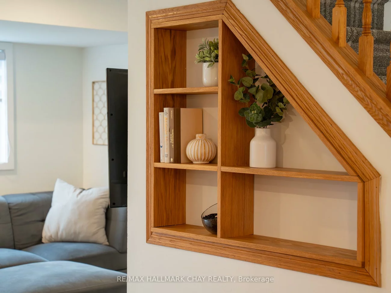 163, Columbia, Holly, Barrie