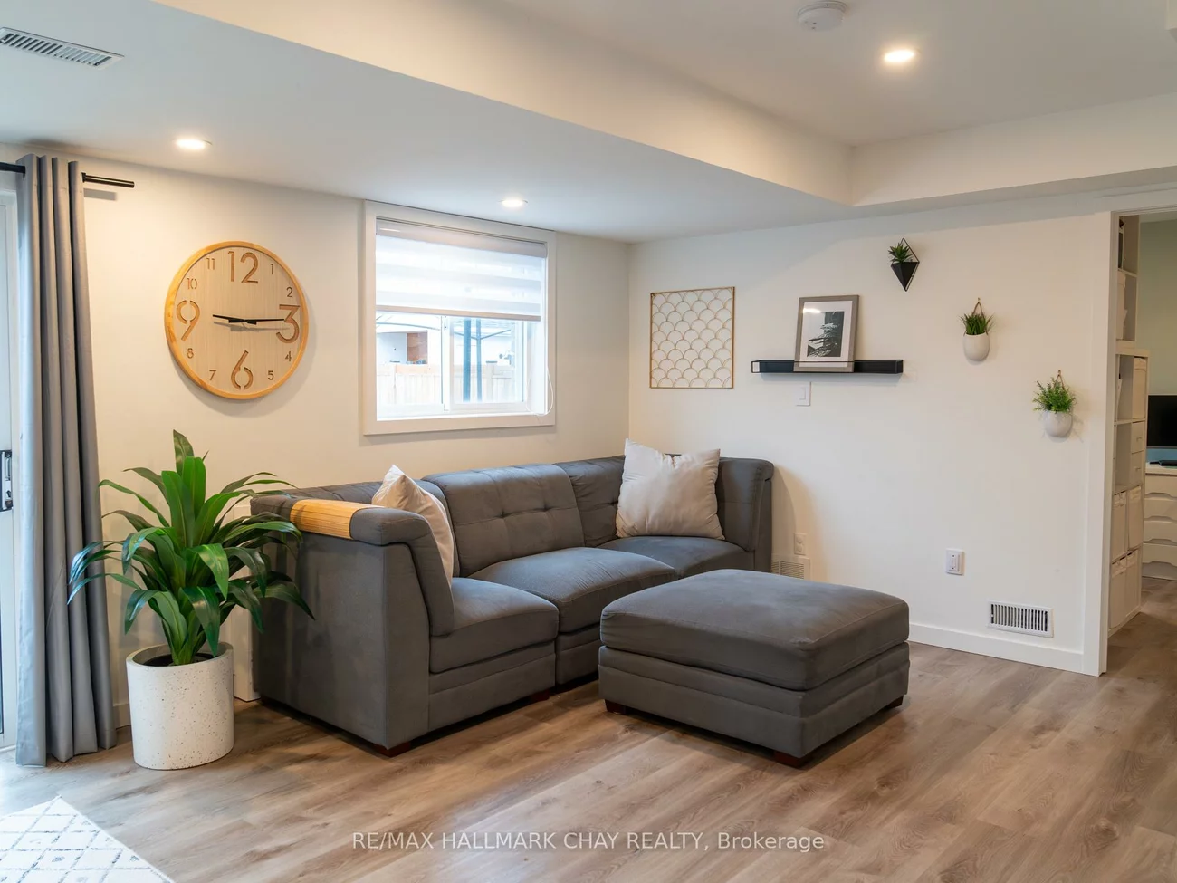 163, Columbia, Holly, Barrie