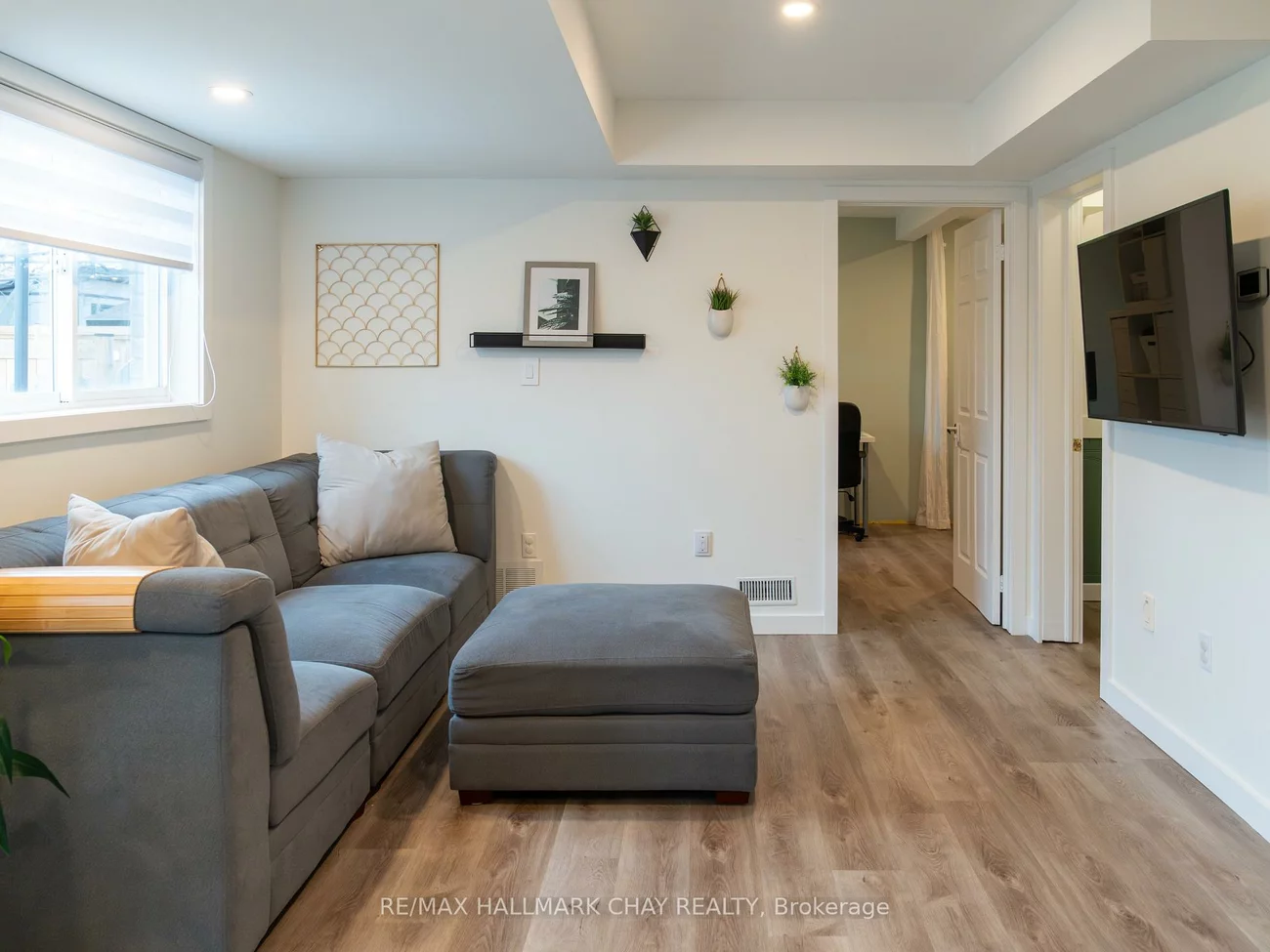 163, Columbia, Holly, Barrie