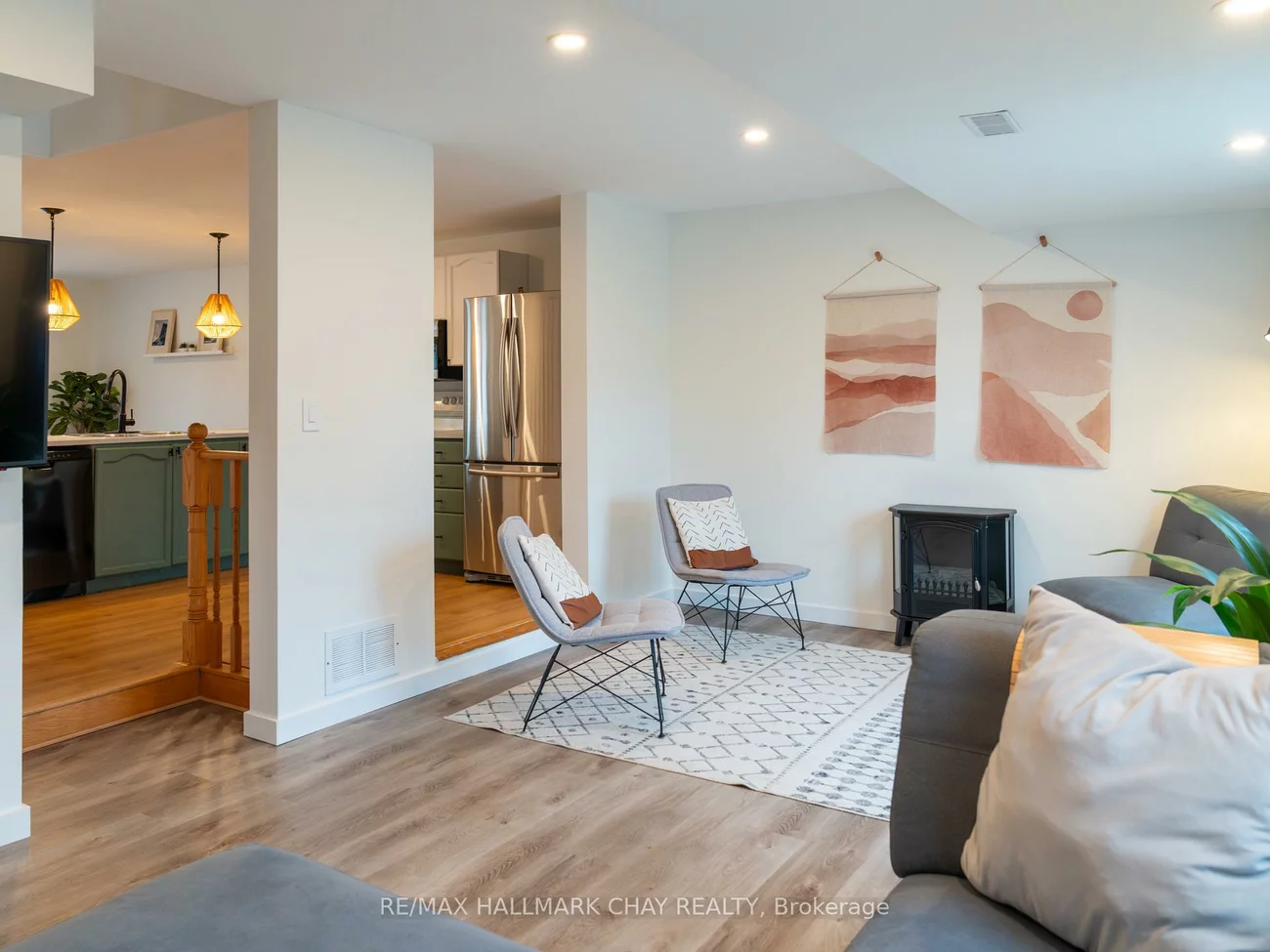 163, Columbia, Holly, Barrie