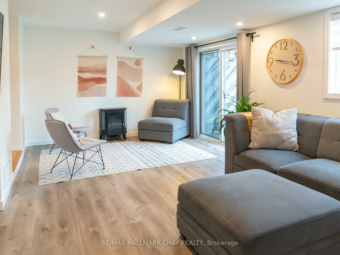 163, Columbia, Holly, Barrie