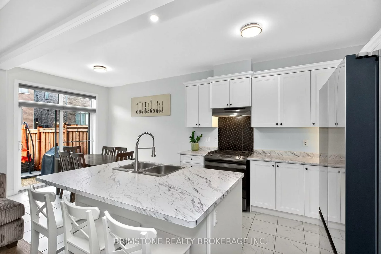 63, Copperhill, Painswick South, Barrie
