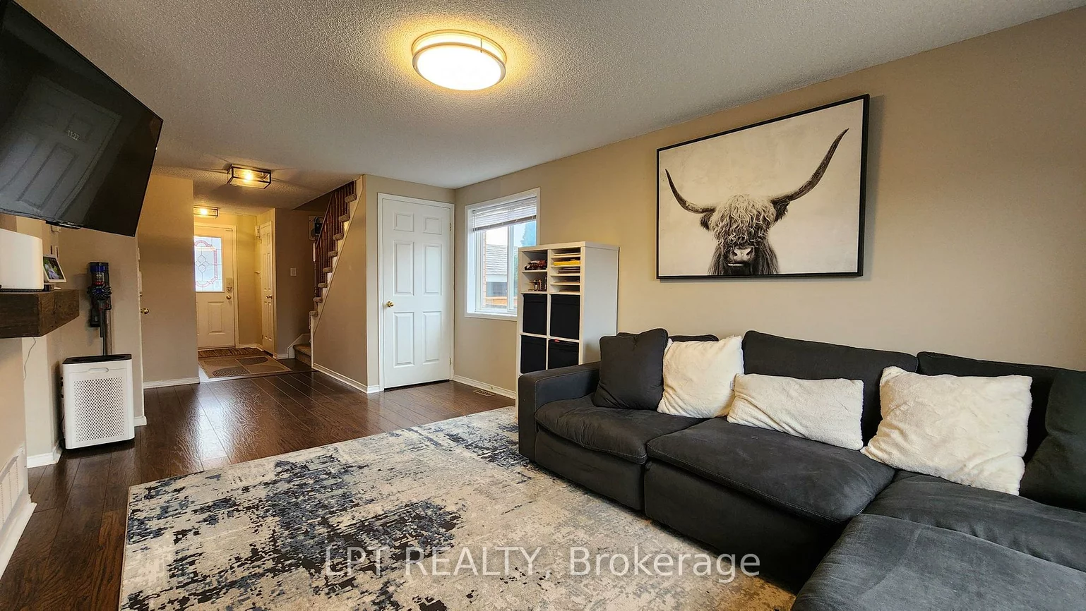 39, Raymond, Painswick South, Barrie