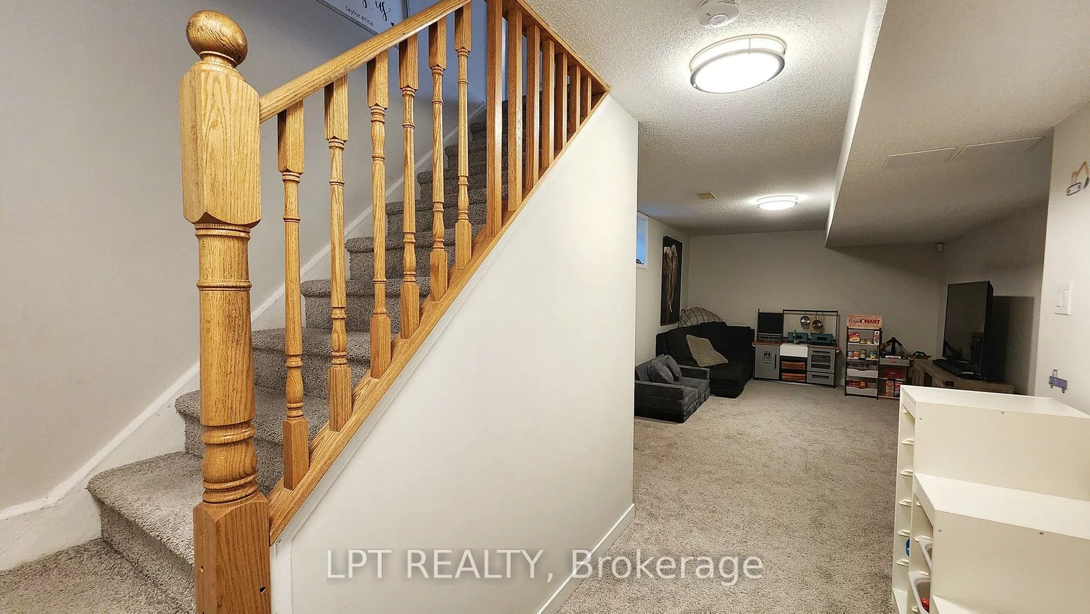 39, Raymond, Painswick South, Barrie