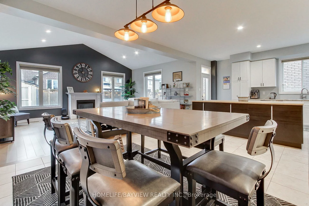 35, Booth, Painswick South, Barrie