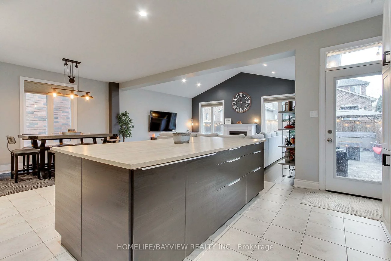 35, Booth, Painswick South, Barrie