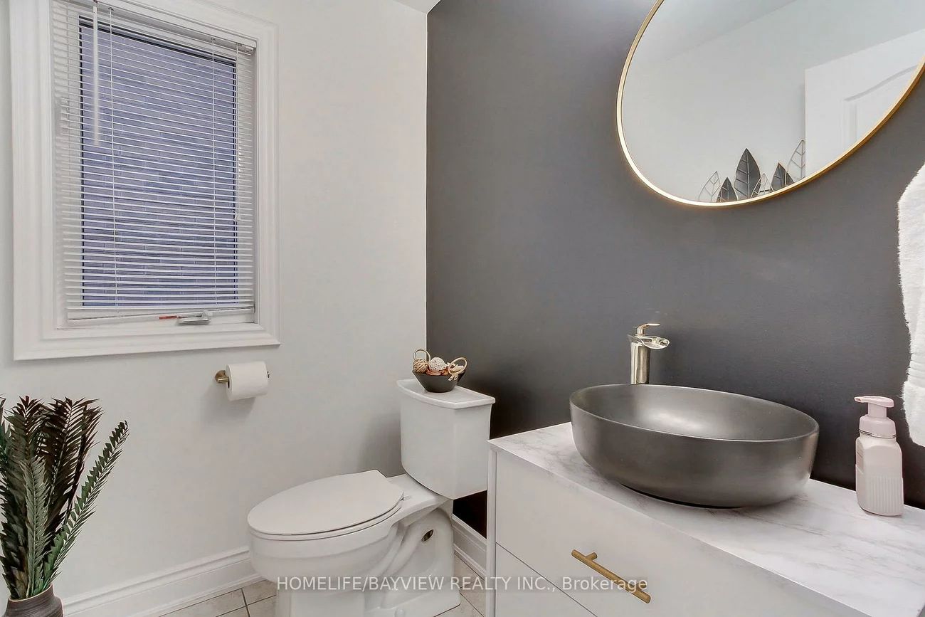 35, Booth, Painswick South, Barrie